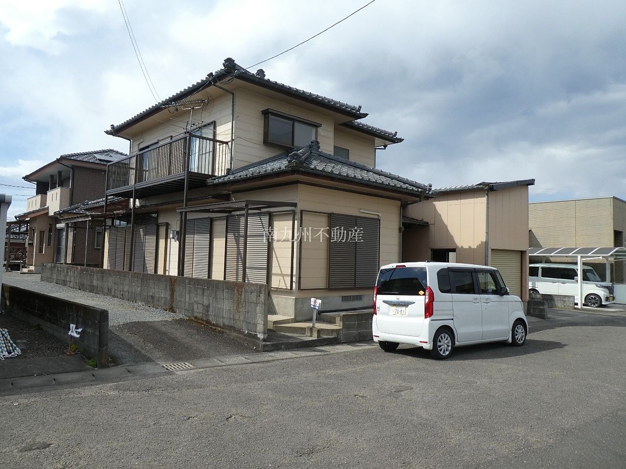 上長飯小近く
車１台（車庫）