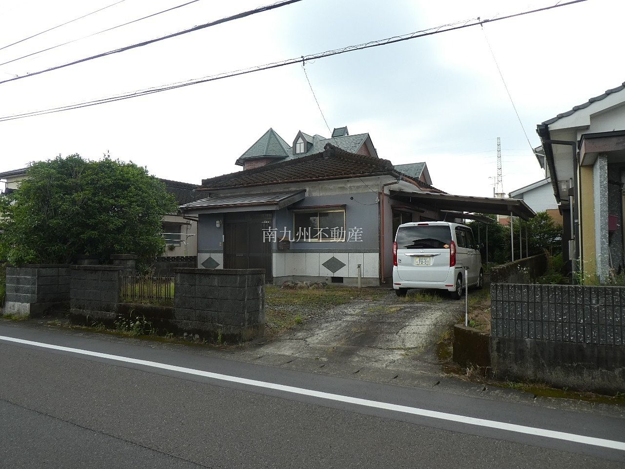 現状山林
南側通路はセットバックが必要です。
形状は不整形、西側道路は高低差あり